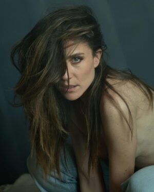 Francesca Valtorta Instagram - C’è una realtà oggettiva in cui il mio corpo e la mia mente sono una cosa sola. Ma io non sono qui e non lo sono mai stata.

Sarah kane ❤️

Ph @andreaottavi @mpdvue 

#me #photography #portrait #francescavaltorta