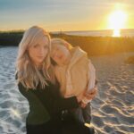 Francesca Eastwood Instagram - I requested a pose for a cute memory with mommy…
