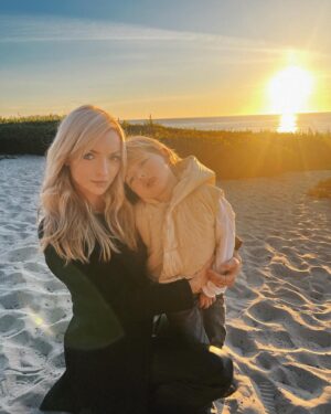 Francesca Eastwood Instagram - I requested a pose for a cute memory with mommy…