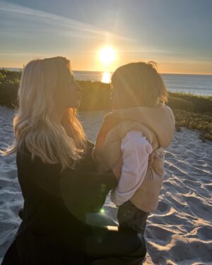 Francesca Eastwood Instagram - I requested a pose for a cute memory with mommy…