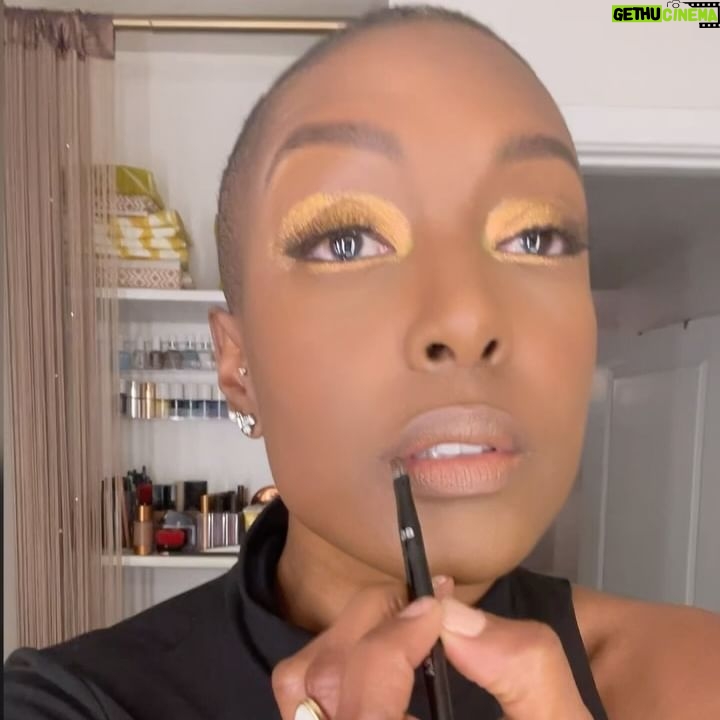 Franchesca Ramsey Instagram - My #VanityFairOscarParty lewk was peak #budgetbouge we tightening the purse strings a bit, which means doing my own makeup & shopping my own closet but still lookin cute okeeee 💅🏾 *swipe* for my inspo & the full fit ✨ - eyes: @danessa_myricks @danessamyricksbeauty colorfix foils: nightcap gilded lip: @danessa_myricks groundwork defining neutrals palette @mentedcosmetics brand nude dress: @cinqasept found on @ebay bag: @jw_anderson purchased 2nd hand on @therealreal bawdy: @slayathletic 💪🏾