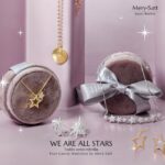 Francisca García-Huidobro Instagram - ¡Este fin de año, tod@s somos estrellas! 💫 Quiero compartir contigo mi colección más personal, un sin fin de brillos y estrellas para regalar a tus seres queridos esta Navidad. Más de 100 nuevos diseños con sentido, llenos de elementos y significado, como las estrellas que simbolizan la conexión con uno mismo, la luna que se atribuye a la espiritualidad y la autenticidad simbolizada en los brillos de las circonitas suizas engastadas en aros, anillos, collares, tobilleras y pulseras que representan a todos los soñadores. La Fran ⭐️💫 @la.frangh