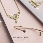 Francisca García-Huidobro Instagram - ¡Este fin de año, tod@s somos estrellas! 💫 Quiero compartir contigo mi colección más personal, un sin fin de brillos y estrellas para regalar a tus seres queridos esta Navidad. Más de 100 nuevos diseños con sentido, llenos de elementos y significado, como las estrellas que simbolizan la conexión con uno mismo, la luna que se atribuye a la espiritualidad y la autenticidad simbolizada en los brillos de las circonitas suizas engastadas en aros, anillos, collares, tobilleras y pulseras que representan a todos los soñadores. La Fran ⭐️💫 @la.frangh
