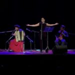 Francisca Gavilán Instagram – Un poco del conciertazo de @changospasiuk en @teatro_nescafe 
Ir al teatro a ver, escuchar, sentir, dejar de lado un poco el diario vivir y desconectar un momento para alimentar el alma, en colectivo, el público y artistas al mismo tiempo. Conectar con ustedes músicos y mirar de frente a cada persona del público y en mi caso, cantar. Con pasión y amor. 
Agradecida @changospasiuk por este regalo, de tu banda y el equipo con el que construyes belleza y cultura. Gracias por la invitación. Fue una noche notable!! 💜🙌🏼

@verosoffia en la apertura del concierto ❤️
Gracias @teatro_nescafe @comunidad_delasartes y su equipo 💖

#gracias #cultura #música #arte #concierto #chamame #argentina #violetaparra #chango #cantar #actriz
🇦🇷 🇨🇱