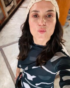 Francisca Gavilán Instagram - Por ti, por mi, por todas las mujeres del mundo. Conmemoración 8M @g.avilan , hermanita, mamá 🤍💚💜