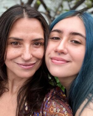 Francisca Gavilán Instagram - Por ti, por mi, por todas las mujeres del mundo. 
Conmemoración 8M 
@g.avilan , hermanita, mamá 🤍💚💜