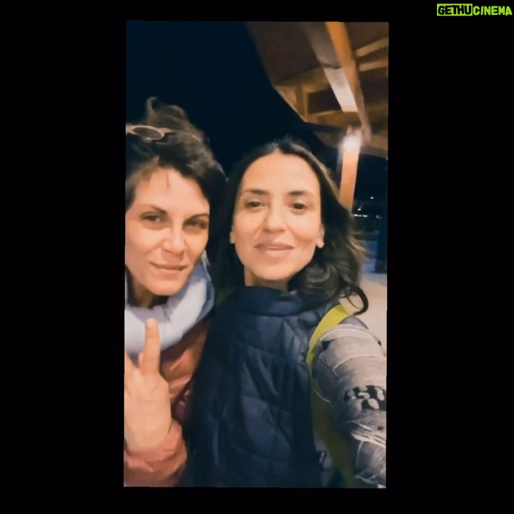 Francisca Gavilán Instagram - Tu mi fai girar, tu mi fai girar Come fossi una bambola Poi mi butti giù, poi mi butti giù Come fossi una bambola Noche de amigas 💕🙋🏻♀️🙋🏽♀️🙋♀️ @paola.volpato.martin @marianadigirolamo #puertovaraschile