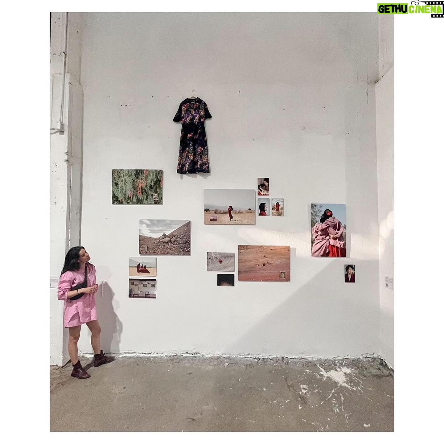 Francisca Gavilán Instagram - @su_hidalgo en su muestra fotográfica junto a varios expositores en @factoria_franklin Hasta el 7 de Enero ♥️🔥❤️❣️🎈‼️🔴📌🟥🌶️