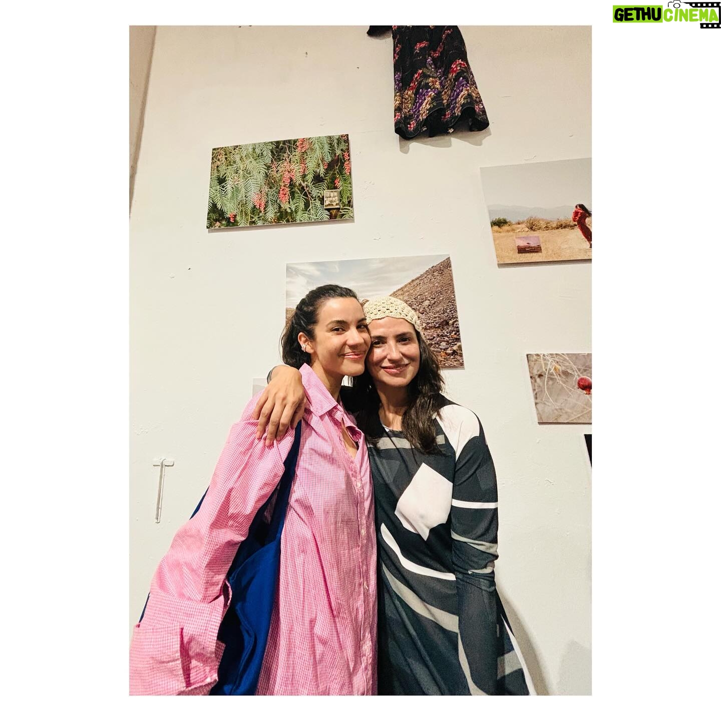 Francisca Gavilán Instagram - @su_hidalgo en su muestra fotográfica junto a varios expositores en @factoria_franklin Hasta el 7 de Enero ♥️🔥❤️❣️🎈‼️🔴📌🟥🌶️