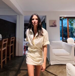 Francisca Gavilán Instagram - Feliz 2024!!! Deseos, velas, aceites, ritos, inciensos, rezos a nuestras ancestras. Agredecer siempre ❤️ Que sea un buen año para todxs! Lo mejor para cada 1 🙌🏼 Pidamos que en pedir……. Amor ❤️✨💕 A mis Amores toda la felicidad!!! Vamos! Voy!
