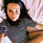 Francisca Gavilán Instagram - 2023 movedizo! Con trabajos más que hermosos, que me han ayudado a seguir creyendo en mis capacidades y confirmando el amor que siento por el! Año lleno de viajes, amor, atreverme a producir mis cantos en 🇪🇸, a encontrar y aprender de la paciencia, gozando siempre y llorando también, de emoción, alegría, de tristeza, de rabia, fragilidad, vulnerabilidad porque no todo es solo brillo!! Cumplí 50! Agradecida de este año prolifero, fértil, productivo y amoroso para mi y los míos. Agradecida de estar viva. Camino contigo hermana, todos los días ❤️❤️ 🙌🏼❤️🍀🎬✈️✈️✈️🎵🙋🏽‍♀️💋 #Payita #losmildiasdeallende #conciertos #Alsurdelcorazon #proyectos #viajar #amor #amistad #contemplar #agradecer #pa’lante