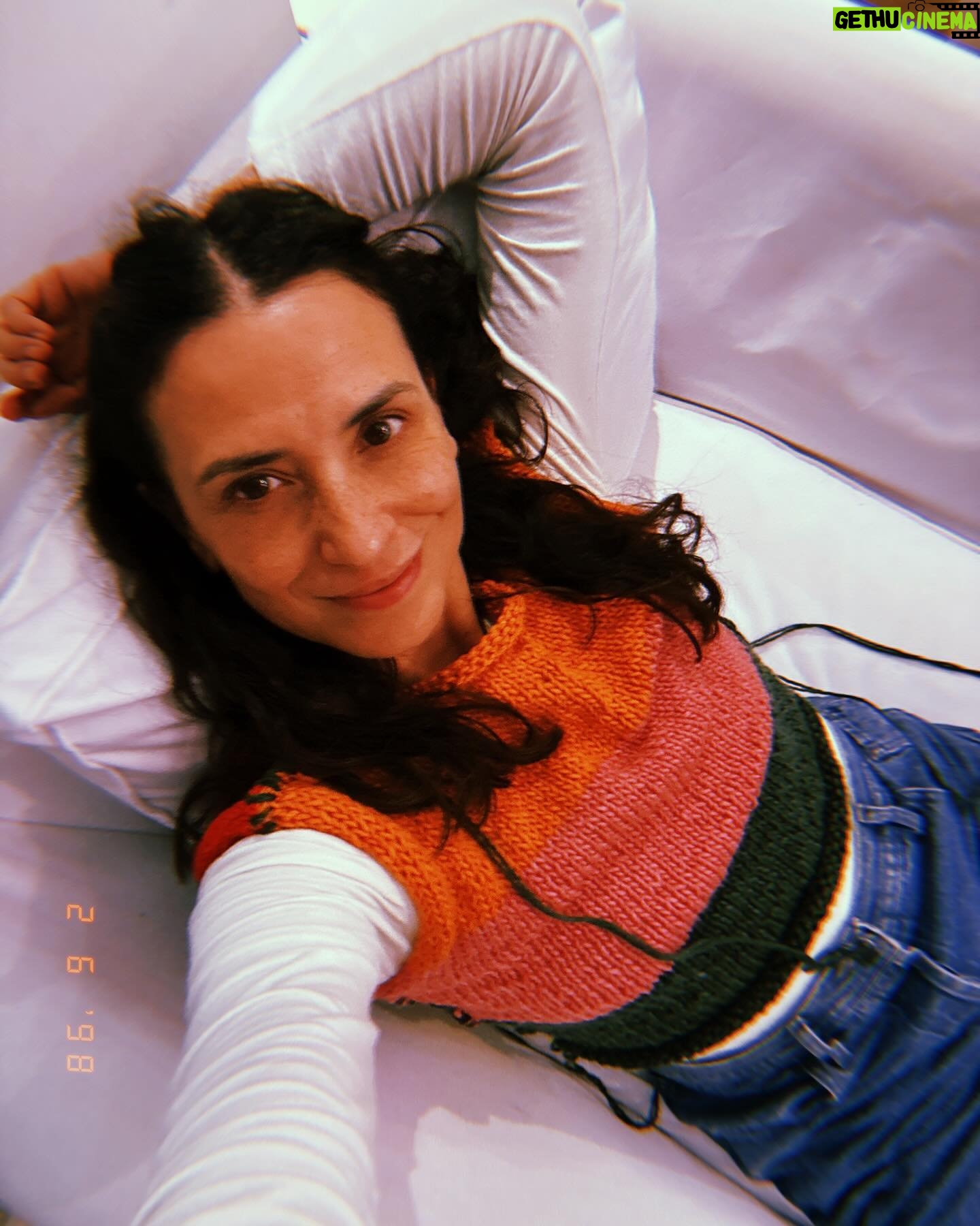 Francisca Gavilán Instagram - Junio, Junito, te recibo con todo lo bueno que viene, que es un montón! Y con la nostalgia de la muerte también! Tengo mucho que agradecer….Voy contenta!! Vamos aprendiendo……🦀♋️💥❤️💫