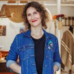 Francisca Imboden Instagram - ✨ Los elegidos de Francisca Imboden 🎙️ La actriz @francaimboden tiene una conexión con las artesanías desde su infancia: “Mi casa en Viña del Mar, donde aún viven mis papás, es un poco como una feria de artesanía”. 📍 Nos juntamos con ella en el pueblito de @centrolosdominicos, en la comuna de Las Condes, otro lugar común de su niñez artesanal, ubicado a pasos del metro Los Domínicos 👧🏽 Al conocer la tienda de Fundación @artesaniasdechile, eligió sus tres piezas favoritas especiales para decorar su hogar -disponibles en nuestras tiendas físicas y online-. ¡Descúbrelas! 😉 Te invitamos a leer la entrevista completa en el link del perfil de @artesaníasdechile 🔗 Realizadora: @lygonz