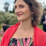 Francisca Imboden Instagram - Cristinita Moya Original cacharpeada para el matri, en los ojos de mi adorado y poético casihijo @simonpesuticn 💗 (te puse un tema 🤣) @laleydebaltazartv @teleseries_mega Agradecidísima de haber interpretado a esta chispeante mujeraza. 🎯