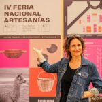 Francisca Imboden Instagram - Fui a la IV Feria Nacional de Artesanía y está imperdible 😍 Acá pueden encontrar el regalo perfecto para esta navidad. Son más de 30 stands de artesanas y artesanos de todo el país, y además pueden participar de actividades gratuitas como talleres, conversatorios, música en vivo y también 2 exposiciones que puedes visitar. ¡Los invito a visitar la IV FENART hasta el 23 de diciembre en la Plaza de la Constitución! Hasta este viernes de 10:00 a 20:00 hrs, y sábado 23 de 10:00 a 15:00 hrs. Entrada liberada Esta instancia es organizada por @culturas_cl, @artesaniasdechile, @artesaniaculturas_cl , @conadigob y @subdirpueblosoriginarios