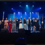 Francisca Imboden Instagram - Algunas del maravilloso Concierto a Beneficio de las Víctimas del Incendio de Viña del Mar. Un regalo haber sido parte en la animación (con un pichintún de standup), y haber gozado escuchando cantar a este grupo de talentos@s! Se pasaron! 👏🏼👏🏼👏🏼👏🏼👏🏼👏🏼 Gracias @culturacap @loscontadores #NatiGrez y @teatro_nescafe !! @emilianoguera @montseballarin @viviannedietz @josefinafiebelkorn @carmenengloriabresky @franwalk @joseantonioraffo @gabrielcanasg @gaburzua @matiasoviedobanda @jotapeortega @gustavosanmartinc @mariaomegnaoficial @dayanaamigo @palomamoreno @varletazo @marianaloyolaruz @paola.volpato.martin
