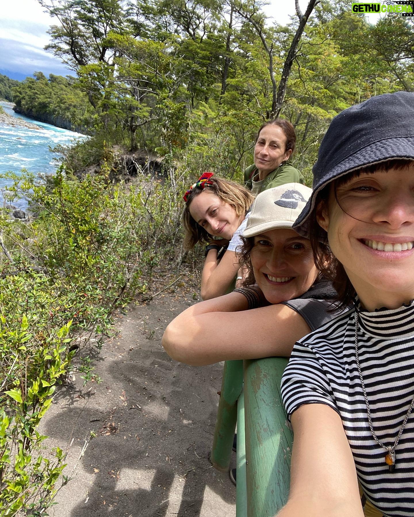 Francisca Imboden - 23K Likes - De paseo con estas preciosuras @amparo_nogueraoficial @victoria.degregorio @danielaramirezactriz 💜💚💜💚