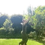 Francisca Imboden Instagram - Me encanta la belleza de la simpleza que tiene @sagrada.online , permite el movimiento cómodo tanto para la vida diaria como para la práctica de Yoga, sin dejar de resaltar mi femenino. Además tienen una postura sustentable, correspondiente con la moda lenta y consciente. Y se preocupan de la reinserción a través de talleres en la Cárcel de Mujeres, y luego como vitrina de los mismos. Me emociona y anima, descubrir cada vez más personas despiertas que construyen desde distintos ámbitos, un mundo más luminoso. Gracias Claudia por tu emprendimiento! 🌟👏🏼🌟👏🏼🌟 #algodón #productochileno🇨🇱 #reinserciónsocial #pyme #emprendimiento #mujeremprendedora