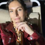 Francisca Imboden Instagram - Un recuerdo agradecido de haber encarnado a la Fiscal Soraya Jadue, junto al detective Bozo y a un equipo fantástico en “Baby Bandito” @netflixchile @fabula_prod ✨✨✨