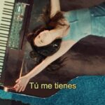 Francisca Valenzuela Instagram - “Continente” es el sexto track de mi álbum ADENTRO . El video fue grabado junto a @barlitro y @octopusorozco, los músicos de mi banda, previo a mis shows en Teatro Oriente en Santiago el año pasado y fue dirigido por mi querida @camigrandi 💐 El videoclip de Continente ya se encuentra disponible para que puedan disfrutarlo desde donde estén 🤍 - Con mucho amor, Fran. 💓