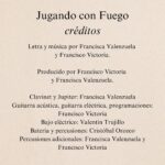 Francisca Valenzuela Instagram - Mini dump de cuando grabamos teclados de JUGANDO CON FUEGO para recordarles que hace unos días se estrenó el lyric video!! Déjame un 🔥🔥🔥 en los comentarios para saber que también estás jugando con fuegoooo AY AY AY AY