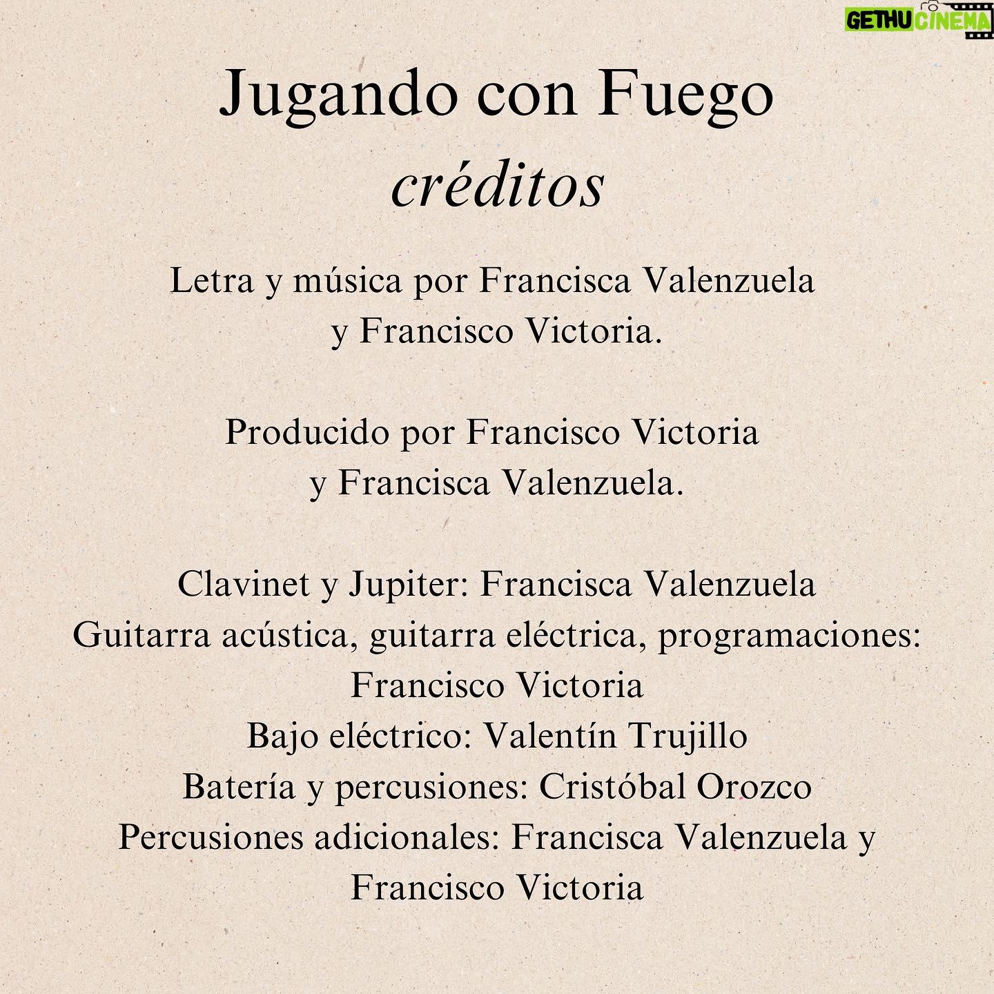 Francisca Valenzuela Instagram - Mini dump de cuando grabamos teclados de JUGANDO CON FUEGO para recordarles que hace unos días se estrenó el lyric video!! Déjame un 🔥🔥🔥 en los comentarios para saber que también estás jugando con fuegoooo AY AY AY AY