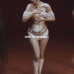 Francisca Valenzuela Instagram - Video de "Juan" disponible en Youtube, link en stories 👄 Dale like, comenta y comparte 🫶🏼 #franciscavalenzuela #franvalenzuela #chile #youngcister #polimawestcoast #esteman #franciscovictoria #tomasgonzalez #music #popmusic #musicachilena #nuevovideo