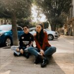 Francisca Valenzuela Instagram - Mini dump de cuando grabamos teclados de JUGANDO CON FUEGO para recordarles que hace unos días se estrenó el lyric video!! Déjame un 🔥🔥🔥 en los comentarios para saber que también estás jugando con fuegoooo AY AY AY AY