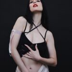 Francisca Valenzuela Instagram – prender fuego a la que dicen que hay que ser
y del fuego renacer ❤️‍🔥
JUGANDO CON FUEGO. YA DISPONIBLE ❤️‍🔥