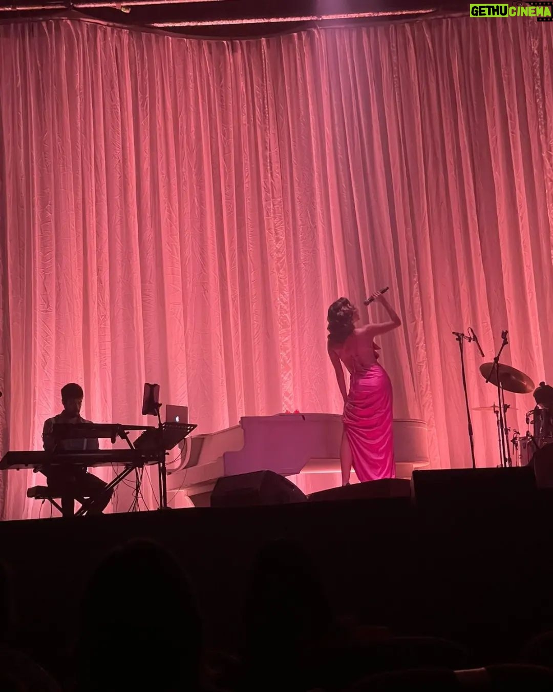 Francisca Walker - 5.7K Likes - Aún no supero mi vestido que se robó el show en "Concierto Solo Para Románticos"!! 💕 @nicolettavalentina lo máximo