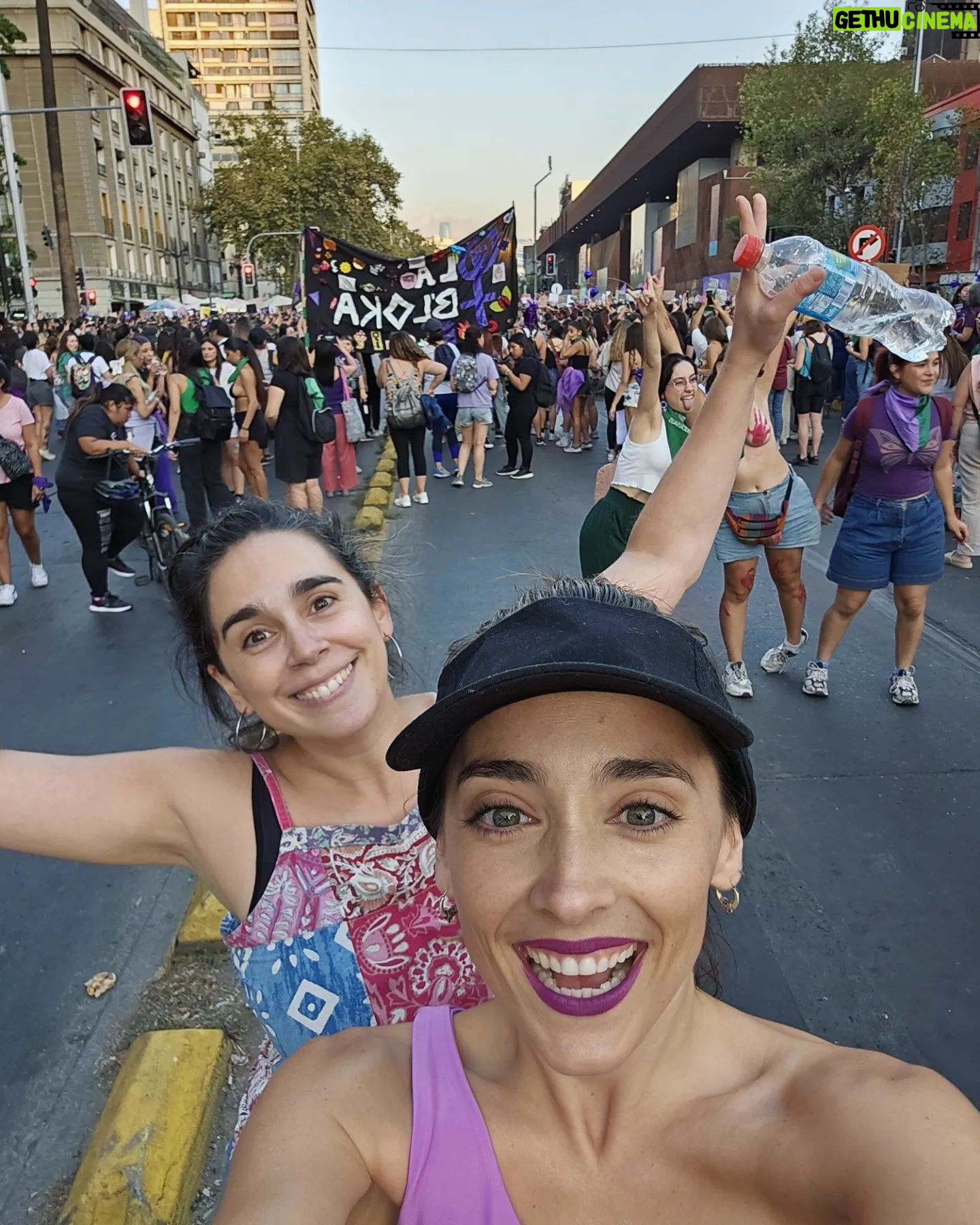 Francisca Walker - 14.2K Likes - 8M 💜 Que emocionante volver a encontrarnos en la calle, pura alegría y complicidad.