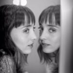 Francisca Walker Instagram - Sesión de la seca @natalia_photo para una expo digital de @tm_lascondes llamada "Frente al Espejo" 🖤 Ese momento en que nos miramos al espejo antes de salir a escena... pero ya no somos los mismos