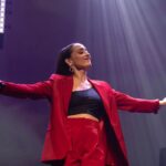 Francisca Walker Instagram - Que hermoso estuvo!! Gracias a todos los que fueron parte de este concierto "Homenaje a The Beatles" en beneficio a las víctimas de los incendios de Viña. Gracias a @culturacap y @teatro_nescafe por darnos el espacio para poder ayudar desde lo que sabemos y amamos hacer con todo el 🖤. Todavía falta para que nuestra Quinta Región se vuelva a poner de pie #leydeincendios y no dejemos de colaborar. 📸 @alejandrocif