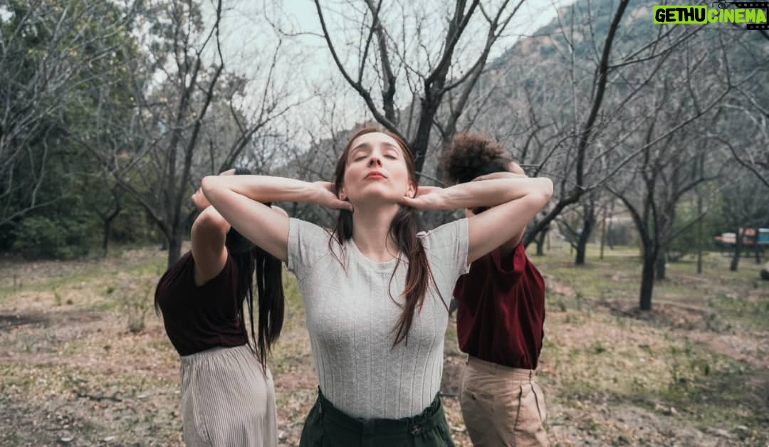 Francisca Walker - 7.3K Likes - De cuando bailábamos en el bosque 🌳 con mis hermanas hermosas y admiradas @amara_cpb y @cinthiaperezs
🧡💛💚
Para el dancefilm #kibba del eternamente creativo @kaio_visual @kaio_art