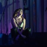 Francisca Walker Instagram - "Tengo todo excepto a ti" Luis Miguel Foto de @alejandrocif ~Concierto para Románticos~ @culturacap @teatro_nescafe Maquillaje @camilamakeup Peinado @carmenrosasalonbeauty