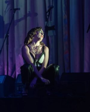 Francisca Walker Instagram - "Tengo todo excepto a ti" 
Luis Miguel 

Foto de @alejandrocif

~Concierto para Románticos~
@culturacap
@teatro_nescafe

Maquillaje @camilamakeup 
Peinado @carmenrosasalonbeauty