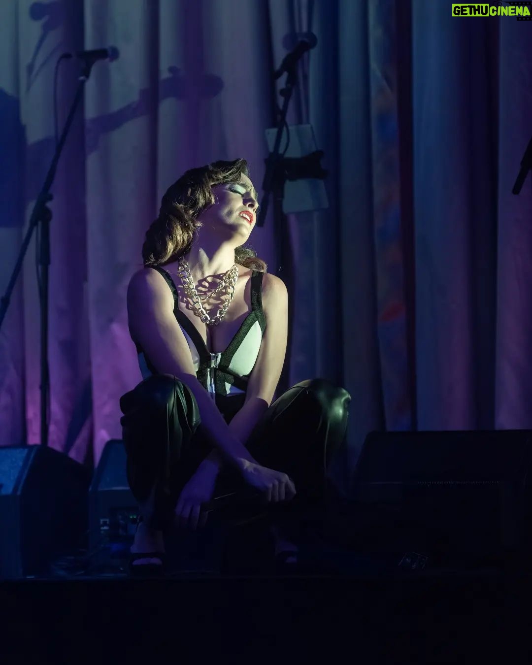 Francisca Walker - 3.9K Likes - "Tengo todo excepto a ti"
Luis Miguel
Foto de @alejandrocif
~Concierto para Románticos~
@culturacap
@teatro_nescafe
Maquillaje @camilamakeup
Peinado @carmenrosasalonbeauty