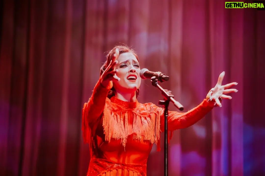 Francisca Walker Instagram - Postales que deja "Concierto solo para Románticos" ❣ 📸 Fotos del seco @sebastiandominguez.photo