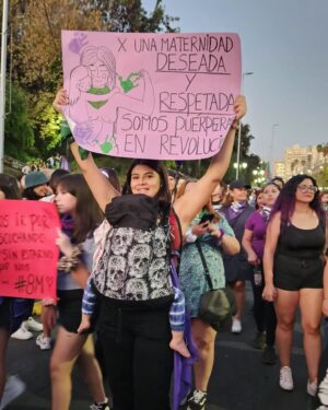 Francisca Walker Instagram - 8M 💜 Que emocionante volver a encontrarnos en la calle, pura alegría y complicidad.