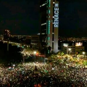 Francisca Walker Instagram - Renacer ❤ 
.
.
.
Dia histórico 
.
.
.
#APRUEBO #convenciónconstitucional