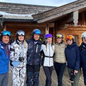 Franziska Knuppe Instagram - Danke für den wundervollen Skitag ♥️💋❄️🎿

@christophschneider_official @soulischmid @gidi01 @elfenkleid_official &family 
@stanglwirt @sportalm_kb @aignermunich #kitzbühel #schifoan #skiing #snow #enjoylife #everysecond