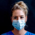Franziska Böhler Instagram - Ich möchte aus aktuellem Anlass eine Sache loswerden. @louisadellert hat einen Post verfasst, der die miesen Reaktionen auf ihr Burn Out spiegeln… Wenn ihr heutzutage die Möglichkeit bekommt über verschiedene Medien eure Meinung kundzutun beachtet eine Sache: Personen des öffentlichen Lebens sind auch nur Menschen Sie haben Gefühle Sie haben ein Leben Öffentliches Outcalling bewirkt etwas. Wir sind keine in Eisen gegossenen Statuen die alles aushalten können. Die Geschichte ist uralt. Ihr seid unglücklich, gefrustet und unzufrieden und sucht ein Ventil. Dieses öffentliche „Luftmachen“ auch unter Pseudonym kann ein Leben zerstören. Der schnelle Moment der Befriedigung ob eines diffamierenden Kommentars löst bei dem Betroffenen vielleicht mehr aus als euch lieb ist. Wir sind alle Menschen Fangt an miteinander zu sprechen und gebt die Intention auf, eine feige Echauffierungswelle zu generieren. Ihr macht euch mitschuldig #gesundheit #intensiv #physicianassistant #symptome#mfa #facharzt #gesund #arzt#sport #motivation #health #krankenhaus #care #reha #klinik #training #pflege #Krankenpflege #nurse #anästhesie #medizin #gesundheitssystem #healthforfuture #erzieherin #physiotherapie #pflegenotstand #liebe #op #mfa #instagram