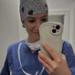 Franziska Böhler Instagram - Das BMG plant Maßnahmen zur Suizidprävention✨ Mit einer Website sollen gefährdete Personen und deren Angehörige über Angebote zur Suizidprävention informiert werden. Geplant sind zudem Maßnahmen zur Entstigmatisierung psychischer Erkrankungen und zur Enttabuisierung der Themen Sterben, Tod und Suizid. Auch Schulungen für Fachkräfte im Gesundheitswesen und in der Pflege sind angedacht ✨ Einen Schritt weiter gedacht: Es gibt Menschen, die stehen seit Jahren (!!!!) auf Wartelisten für eine entsprechende Therapie. Der bürokratische Aufwand für Betroffene in Ausnahmesituationen ist schier unermesslich… Psychotherapeut:innen kämpfen und mahnen seit etlicher Zeit für und um mehr Kassensitze… Der Praxisbezug ist folgender: Ich fürchte, dass sich die wenigsten Menschen in einer Extremsituation präventive Tips auf einer Website durchlesen. Psychische Erkrankungen sind immer noch schambehaftet, stigmatisiert und tabuisiert - es braucht mehr Menschen, die sich sich derer annehmen. Ohne weitere Kassensitze - keine Chance. 🙅‍♀️ #gesundheit #intensiv #healthcare #symptome#mfa #facharzt #gesund #arzt#psychologist #motivation #health #krankenhaus #care #mentalhealth #klinik #training #pflege #krankenpflege #nurse #anästhesie #medizin #gesundheitssystem #icu #gesundheitssystem #suizidprävention #pflegenotstand #op #psychotherapie #praxis #pflegenotstand