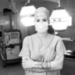 Franziska Böhler Instagram - Eigentlich bräuchte es 70 bis 80 Plätze, damit es sich ein Pflegeheim rechnet. Das eigentliche Problem ist das fehlende Fachpersonal. Nur mit dem richtigen Personalschlüssel könnten auch genügend Bewohner und Bewohnerinnen aufgenommen werden.. Im vergangenen Jahr haben laut dem Branchendienst pflegemarkt.de 142 Pflegeheime von etwa 11.000 schließen müssen. 200 waren es bereits in den ersten drei Monaten dieses Jahres. Und bis Ende des Jahres werden laut dem Care Report der Unternehmensberatung Roland Berger 37 Prozent der Heime wohl rote Zahlen schreiben. Pflegeheime waren für Investoren beliebte Renditeobjekte, die als sichere Anlage galten. Doch der Grat zum Defizit ist schmal: Sind weniger als 98 Prozent der Plätze belegt, rutscht laut Verband der Alten- und Behindertenhilfe eine Einrichtung in die roten Zahlen. Und das kann schnell gehen, da das Personal fehlt: Laut einer Studie der Uni Bremen gibt es derzeit 100.000 Pflegekräfte zu wenig - und das bei steigendem Pflegebedarf. Hinzu kommt, dass die Personalkosten für viele Einrichtungen mit der Tarifbindung im vergangenen Jahr gestiegen sind. Seit September 2022 können Pflegeheime ihre Leistungen mit den Kassen nur noch abrechnen, wenn sie ihr Personal nach Tarif bezahlen Etwas einfacher haben es gemeinnützige Trägergesellschaften wie das Rote Kreuz, da sie längst nicht so hohen Renditen erwirtschaften müssen wie die großen Ketten. ✨ Pflegenotstand in a nutshell ✨ Quelle: Tagesschau #gesundheit #intensiv #healthcare #symptome#mfa #facharzt #gesund #arzt#sport #motivation #health #krankenhaus #care #reha #klinik #training #pflege #krankenpflege #nurse #anästhesie #medizin #gesundheitssystem #icu #gesundheitssystem #physiotherapie #pflegenotstand #op #mfa #praxis #pflegeheim