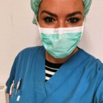 Franziska Böhler Instagram - ….mit der plötzlichen Bekanntheit kam auch der Hass. An einem gewissen Punkt wusste ich nicht mehr, wer Freund oder Feind ist. Als niemand mehr profitieren konnte, versuchten sie durch moralische Überlegenheit nach unten zu treten. Die anderen dachten: „Wow. Ihr muss es gut gehen“ Was sie nicht gesehen haben, waren die vergifteten Meerschweinchen. Das zerkratzte Auto und die Menschen, die mir vor der Klinik auflauerten. Sie sahen nicht die traurigen Kinder, die wissen wollten warum Mama so viel weint. Sie kannten nicht den verzweifelten Ehemann, der seine Frau langsam verfallen sah. Sie sahen nicht die hilflosen Freunde, auf die ich nicht mehr hören konnte. Die Aufklärungsarbeit war es wert - den vermeintlichen und vergänglichen Ruhm nicht. ✨ #gesundheit #intensiv #physicianassistant #symptome#mfa #facharzt #gesund #arzt#sport #motivation #health #krankenhaus #care #reha #klinik #training #pflege #Krankenpflege #nurse #anästhesie #medizin #gesundheitssystem #healthforfuture #erzieherin #physiotherapie #pflegenotstand #liebe #op #leben #icu