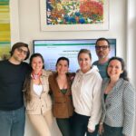 Franziska Böhler Instagram - Dank eurer (über 11.000) eingesendeten Symptomfragebögen, haben unsere interdisziplinär arbeitendenden Fachärzte ein Muster gefunden, um Long Covid sicher zu diagnostizieren. In wenigen Wochen ist unser Algorithmus fertig der - durch unsere IT Fachleute entwickelt - eure Fragebögen in wenigen Minuten auswertet. Das heißt: Nach der Einsendung habt ihr euer Ergebnis. Die Diagnosestellung basiert auf medizinischen und wissenschaftlichen Leitlinien und Scores. Durch die gesicherte Diagnose PLUS Ziffer für euren Haus/Facharzt kann selbiger sofort in die Therapie übergehen. Ihr könnt ihm sozusagen die Diagnose plus eure gesamte Anamnese vorlegen. (Im richtigen Leben blieben ihm für dieses zeitaufwendige Procedere nur 7 Minuten - deswegen „rentiert“ sich ein Long Covid Patient nicht wirklich) Wir liefern euch gleichzeitig Tools mit um eure individuellen Symptome zu lindern! ….und das ist erst der Anfang… Wait for it! ✨ Link zum Fragebogen auf unserer Homepage, in der aktuellen Story und im Highlight ✨ #gesundheit #wellbeing #therapie #symptome#recovery #facharzt #gesund #arzt#sport #motivation #health #klinik #gesundleben #reha #genesen #training #pflege #Krankenpflege #nurse #pflegenotstand #medizin #gesundheitssystem #healthforfuture #fit #mentalhealth #achtsamkeit #liebe #lc #leben #krankenschwester