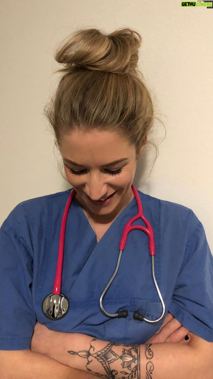 Franziska Böhler Instagram - Noch 2 Wochen✨🫶 Am Dienstag gehen wir in die finale Planung für unseren Care Day! In 5 Vortragsslots könnt ihr euch KOSTENLOS über folgende Berufsbilder informieren: ✨ Notfallsanitäter ✨Pflege ✨Erzieher/Kinderpflege ✨Physician Assistant ✨Physiotherapie Außerdem werden folgende Aussteller mit Infos & Praktikumsangeboten für euch da sein: ✨Fachakademie für Sozialpädagogik in Aschaffenburg ✨Fachschule für Heilerziehungspflege Aschaffenburg ✨Berufsfachschule für Kinderpflege ✨ Pflege Ausbildungsverbund Aschaffenburg Den Link findet ihr in meinem Care Day Highlight & der aktuellen Story✨ #gesundheit #intensiv #physicianassistant #symptome#mfa #facharzt #gesund #arzt#sport #motivation #health #krankenhaus #care #reha #klinik #training #pflege #Krankenpflege #nurse #anästhesie #medizin #gesundheitssystem #healthforfuture #erzieherin #physiotherapie #pflegenotstand #liebe #op #leben #schule