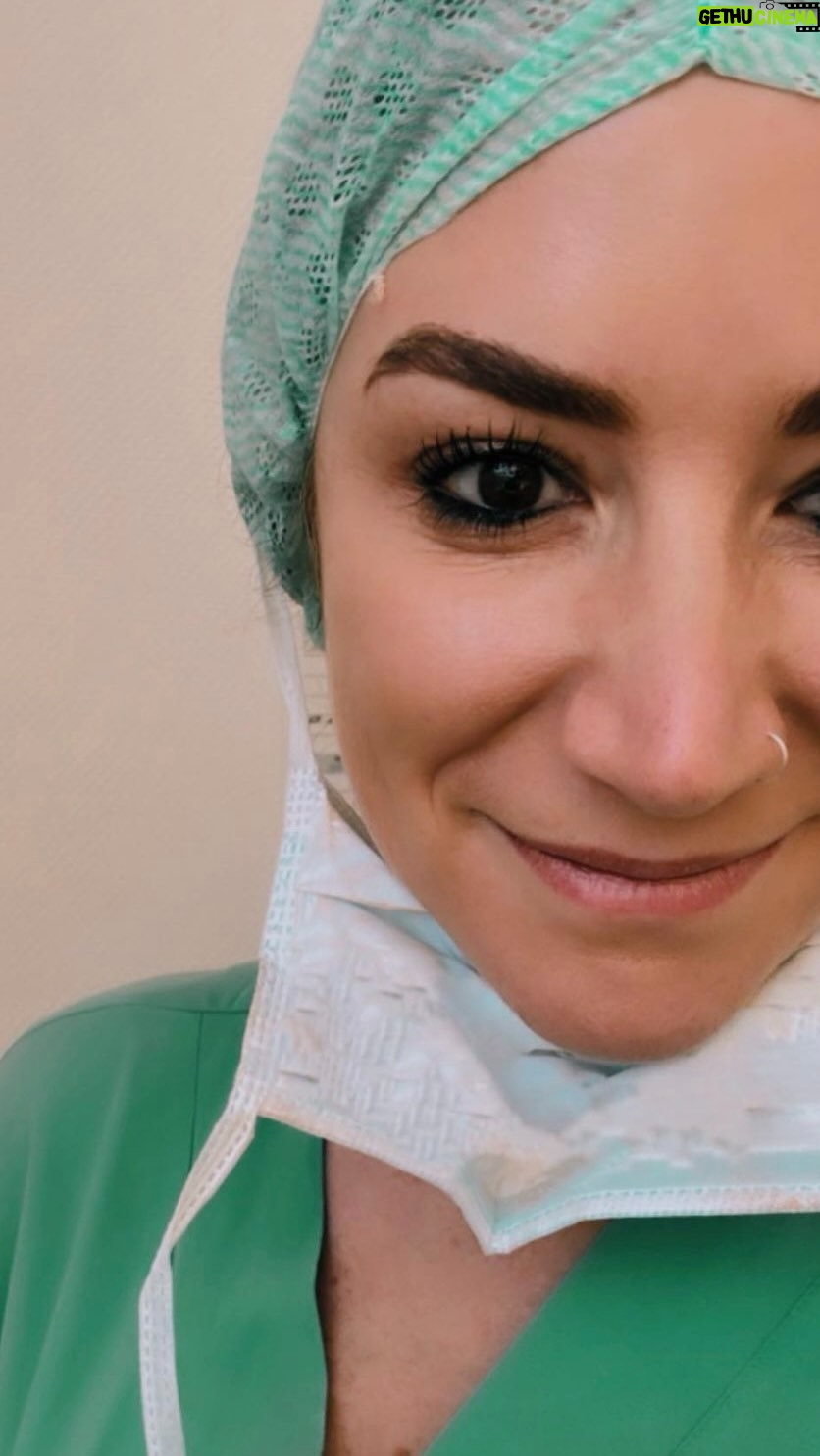 Franziska Böhler Instagram - Seit 2021 leide ich unter Wortfindungsstörungen, bin vergesslich & brauche mehrere Pausen wenn ich unter Menschen bin. Ich habe massive kognitive Störungen - besonders bei öffentlichen und medialen Auftritten. Zur Einordnung: Die Politik posierte & feierte den Long Covid Awareness Day egal wohin man sah. Ein kleiner Auszug: Christine Klingohr SPD „…Vielerorts haben sich Betroffene von Long Covid und ME/CFS zusammengeschlossen, um auf ihre Situation aufmerksam zu machen…… Wir unterstützen dieses Vorhaben…“ Gesundheitsminister Karl Lauterbach (SPD) hat am Freitagnachmittag vor dem Bundestag am Long Covid Awareness Day noch hoch und heilig Hilfe für Betroffene von Long Covid, Post Vac und ME/CFS versprochen, unter anderem mittels der Bereitstellung von 150 Millionen Euro Forschungsgeldern. Fun Fact: Das Long-Covid-Institut in Rostock muss schließen. Es laufen nun die Fördermittel aus und das Institut kann dadurch nicht mehr wirtschaftlich betrieben werden ✨ @health4future_de lässt jetzt erst recht nicht locker. Wir sind offen für jede Kooperation mit Wissenschaftlern, Kliniken und ärztlichen Kolleg:innen. Vielleicht sind wir die einzigen die übrig bleiben & dem politischen Desinteresse Stand halten. ✨ #pflege #icu #altenpflege #gesundheit #krankenpflege #pflegefachkraft #pflegenotstand #gesundheitssystem #krankenschwester #medizin #pflegedienst #nurse #klinik #pflegekraft #pflegeberuf #krankenhaus #intensiv #gesundheit #betreuung #ambulantepflege #pädiatrie #pflegeheim #anästhesie #healthcare #intensivpflege