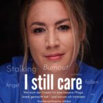 Franziska Böhler Instagram - »Heute Nacht« steht in der Nachricht. In dieser Nacht im November 2021 konnte ich nicht wie sonst die Kinder ins Bett bringen, die letzten Arbeiten erledigen und mich irgendwann zu meinem Mann schlafen legen. In dieser Nacht blieb ich wach. Als alles still geworden war, stand ich in der Küche, wischte zum dritten Mal die Arbeitsfläche ab und schaute dabei immer wieder aus dem Fenster, fragte mich, ob jemand in der Dunkelheit umherschlich. Vorsichtig zog ich aus dem schwarzen Messerblock das größte Messer heraus und setzte mich damit an den Küchentisch. »Hol dich heute Nacht Schlampe! Nachdem ich dich gefickt hab gibt’s Kopfschuss.« Nicht besonders fantasievoll und von Interpunktion hatte der Gute noch nichts gehört, aber die Message kam an. ✨ Noch vor einiger Zeit hätte ich bei solch einer Nachricht vielleicht nur kurz geschluckt, dann geschimpft und weiter- gemacht. Ich hätte eine letzte Instagram-Story hochgeladen, den kommenden Tag organisiert und wäre irgendwann ins Bett gegangen. An diesem Abend ging das nicht. Die Nachricht traf auf eine andere Franzi. Eine, die sich kaum mehr aus dem Haus traut, die panisch reagiert, wenn sie im Supermarkt zu lange angestarrt wird oder sieht, dass jemand zu langsam durch die Straße fährt. Ein paar Wochen zuvor hätte ich geglaubt, da sucht einfach jemand nach einer Adresse, jetzt dachte ich: Jemand sucht nach mir. Schon Kleinigkeiten machten mir Angst. Richtig Angst. »Heute Nacht« war nicht die erste Morddrohung, es war auch nicht die perfideste Attacke, aber sie kam im richtigen Moment ✨ I still care/ 14.08.2024 ✨ #gesundheit #intensiv #healthcare #symptome#mfa #facharzt #gesund #arzt#sport #motivation #health #krankenhaus #care #reha #klinik #training #pflege #krankenpflege #nurse #anästhesie #medizin #gesundheitssystem #icu #gesundheitssystem #physiotherapie #pflegenotstand #op #mfa #praxis #pflegenotstand