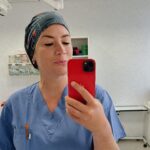 Franziska Böhler Instagram - Wir haben einen Aufklärungsbogen…. ✨ Warum nüchtern? Der Mageninhalt läuft bei fehlenden Schutzreflexen in die Lunge… Warum keine Zahnprothese? Die Prothese kann sich bei Intubation/Einführen der Larynx Maske lockern und ebenfalls an Stellen landen, an die sie nicht gehört. Warum alle Medikamente angeben? Blutverdünnende Medikamente (nicht alle) müssen in vielen Fällen abgesetzt (aber IMMER angegeben werden) da dann intraoperativ keine Blutstillung möglich ist.. Aber auch Metformin und Medikamente die das Herz Kreislauf System beeinflussen müssen oft adaptiert werden. (Einfach alles angeben♥️) Warum Allergien angeben? Es kann zu einem allergischen Schock kommen Warum Vorerkrankungen benennen? Es kann zu Wechselwirkungen und Komplikationen kommen… Nicht jedes Medikament ist mit bestehenden Beschwerden kompatibel. Warum ehrlich sein bezüglich Drogen und Alkohol Konsum? Unsere Medikation müssen wir in diesen Fällen anpassen und sind dann optimal vorbereitet.. Die Liste ist noch ewig lang♥️ ✨ Schön, dass Sie mit uns schlafen✨ Stay Safe! Ihre Anästhesie ✨ #gesundheit #intensiv #physicianassistant #symptome#mfa #facharzt #gesund #arzt#sport #motivation #health #krankenhaus #care #reha #klinik #training #pflege #Krankenpflege #nurse #anästhesie #medizin #gesundheitssystem #healthforfuture #erzieherin #physiotherapie #pflegenotstand #liebe #op #mfa #narkose